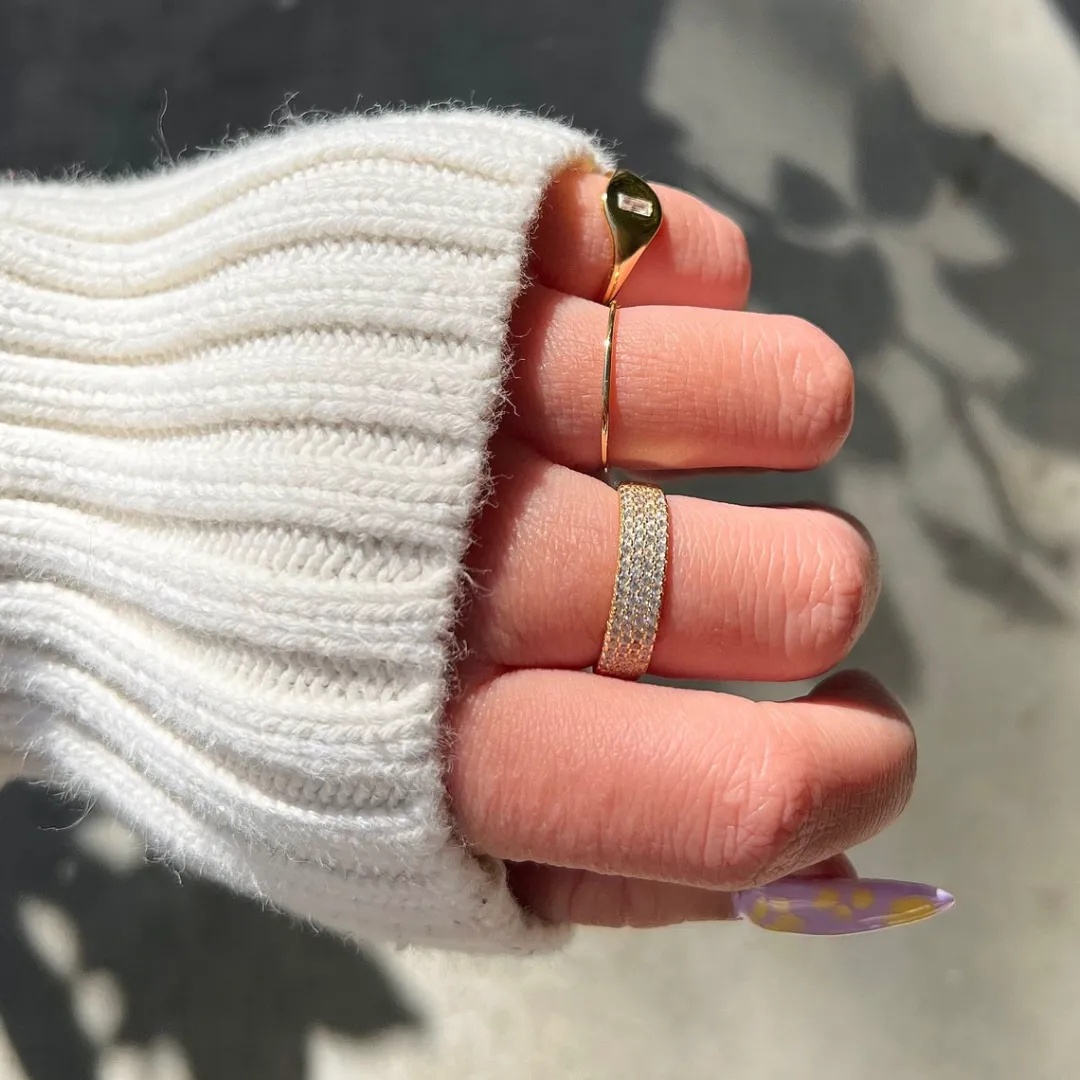 /public/photos/live/Pave Moissanite Diamond Ring-1114 (2).webp